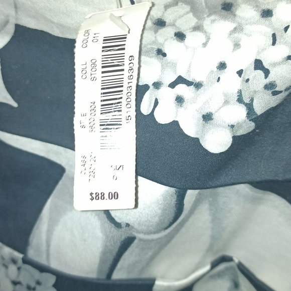 WHBM NWT FLORAL PLEATED KNEE LENGTH SKIRT - Picture 2 of 3